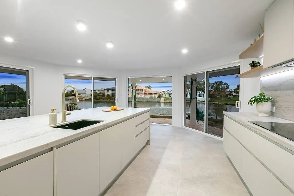 بيت للعطل Pelican Waters Luxury Waterfront, Hot Spa, Resort Style Pool & Firepit