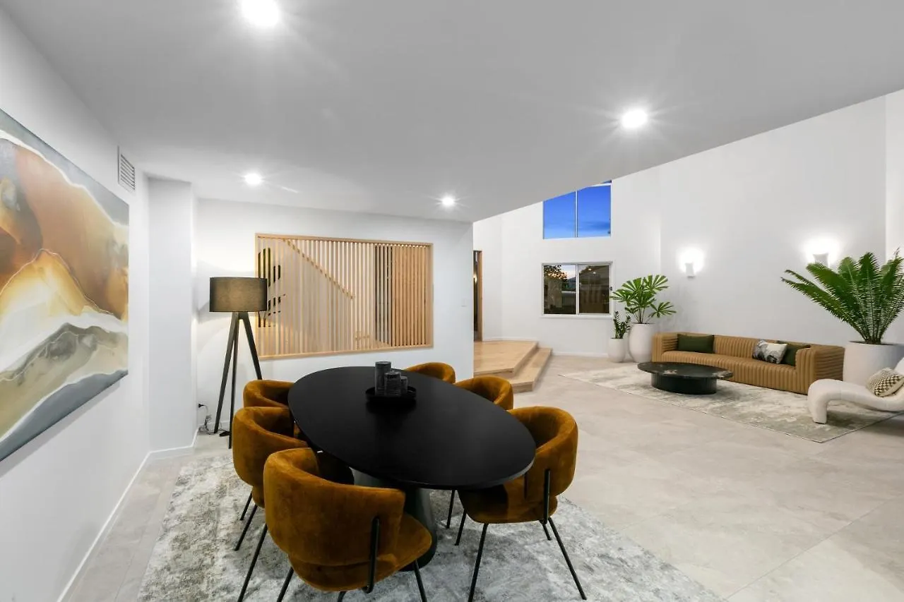 Pelican Waters Luxury Waterfront, Hot Spa, Resort Style Pool & Firepit 0*, Pelican Waters